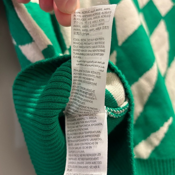 Edikted Morphy Knit Optical Illusion Sweater – Swirl Checkerboard – M/L - Picture 8 of 8